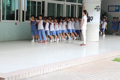 小学体育队列队形教案_队列训练教案下载_体育课队列队形教案